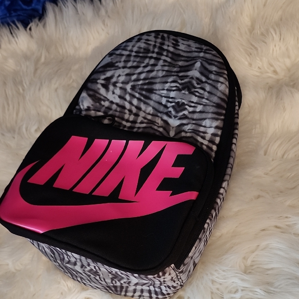Nike Black and Pink Graphic Lunch Kit